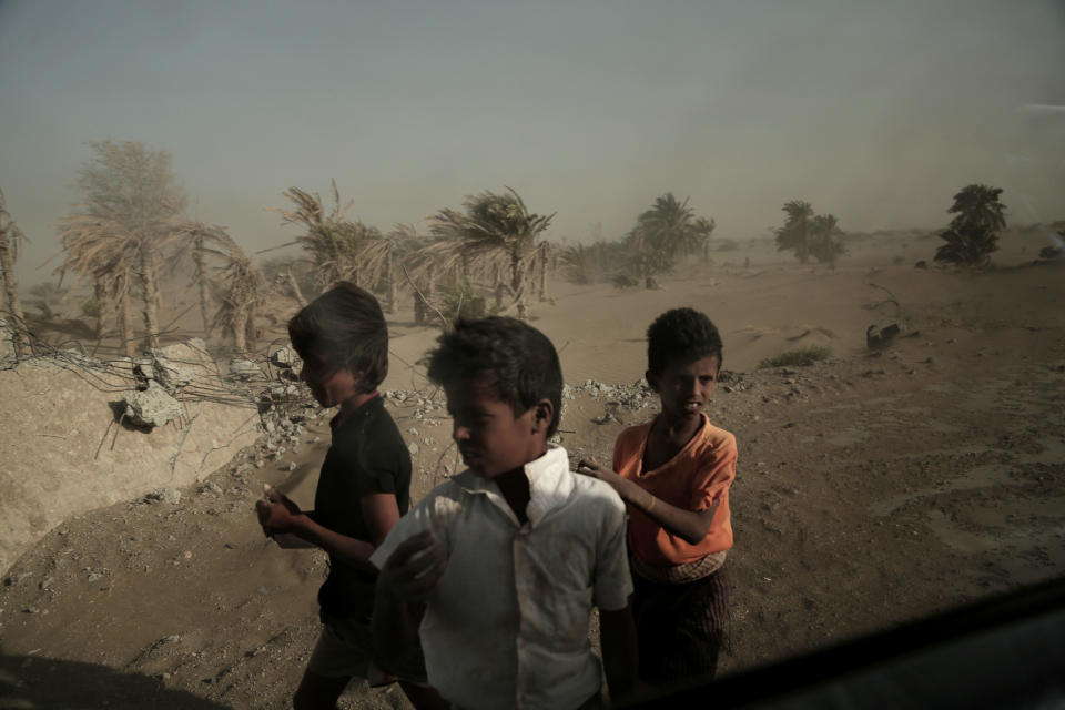 <p>In this Feb. 12, 2018 photo, homeless children stand on the road from Khoukha to Taiz in Yemen. Nearly a third of Yemen’s population _ 8.4 million of its 29 million people _ are one step away from famine. That number grew by a quarter over the past year, as more and more people’s ability to support themselves collapsed. A wider swath of the population, 18 million, needs some sort of food assistance, according to the World Food Program. (Photo: Nariman El-Mofty/AP) </p>