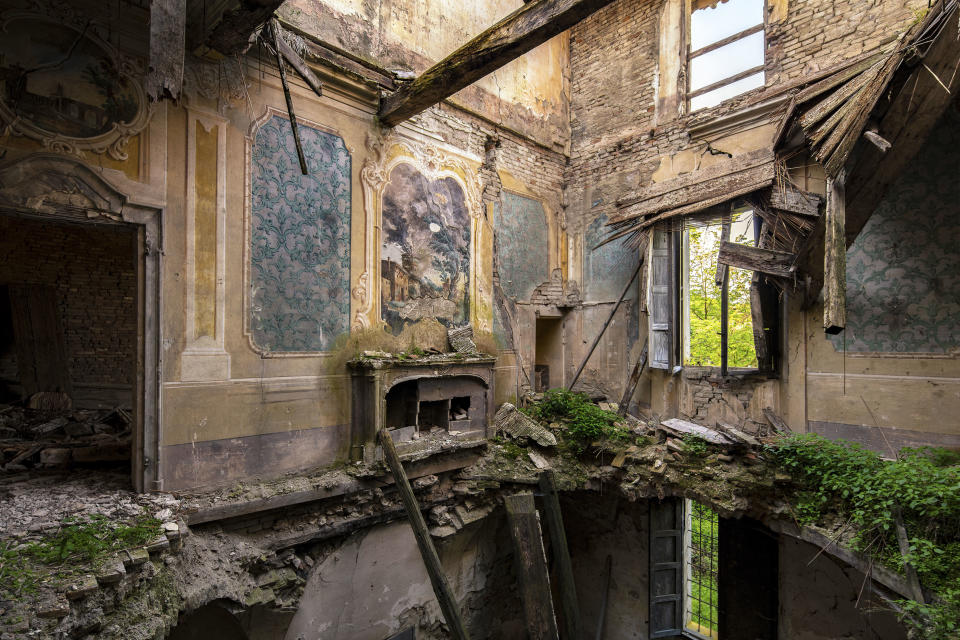 Photographer travels across Europe to document beautiful overgrown sites