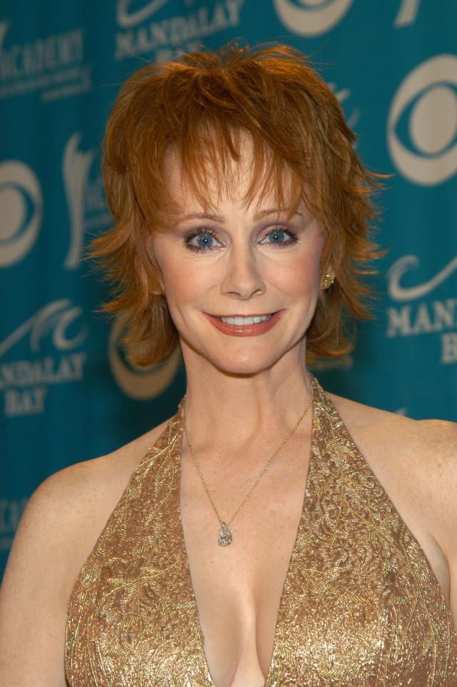 reba mcentire short hair