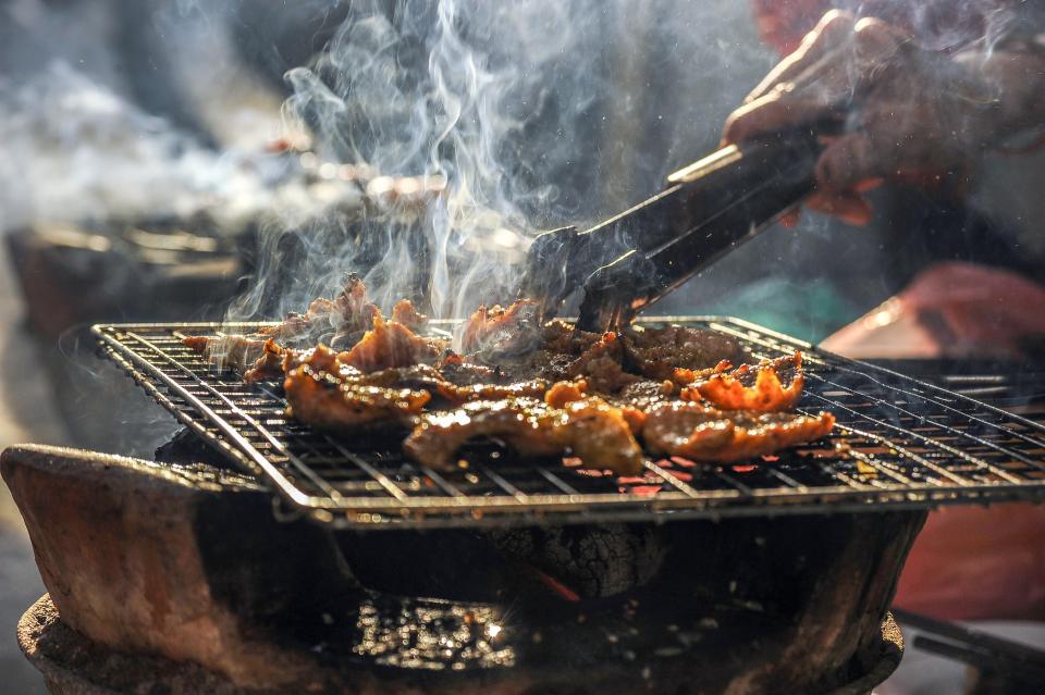 smoke from grilling ribs (Pixabay)