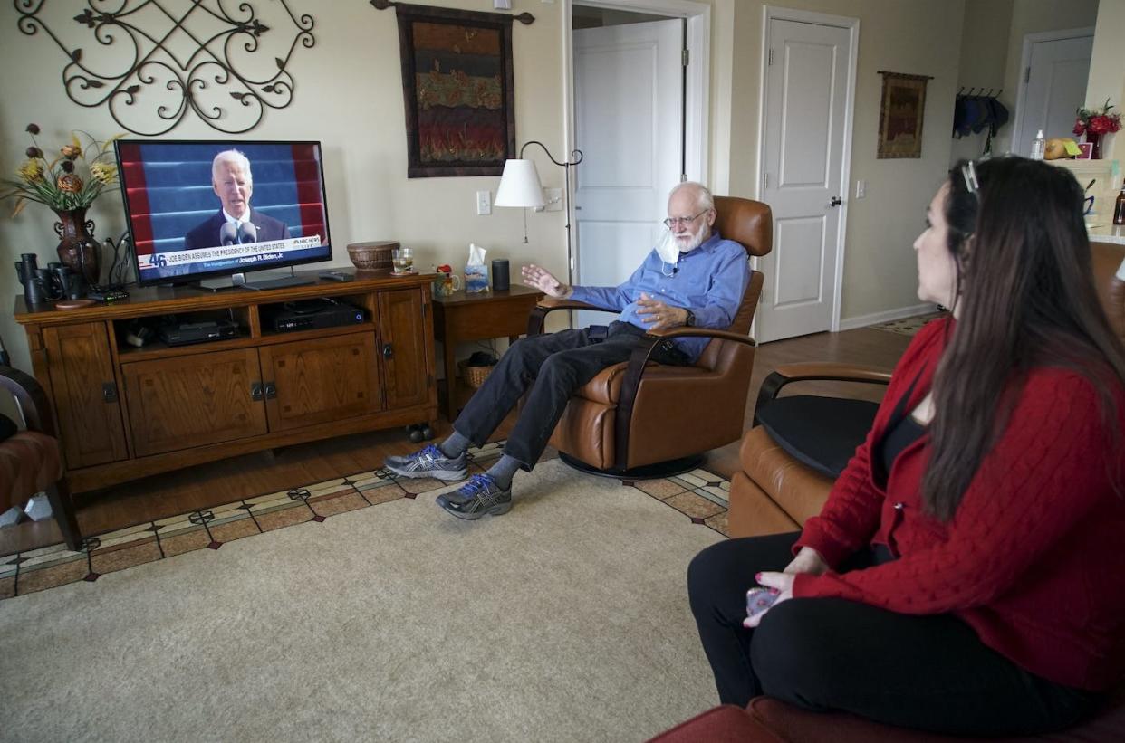 Joe Biden and Donald Trump supporters, like these two, are more likely to be polarized by TV news than online echo chambers. <a href="https://newsroom.ap.org/detail/BidenInaugurationTwoWorlds/7e1e25cd3f574ef98153395f38d5672b/photo" rel="nofollow noopener" target="_blank" data-ylk="slk:AP Photo/Allen G. Breed;elm:context_link;itc:0;sec:content-canvas" class="link ">AP Photo/Allen G. Breed</a>