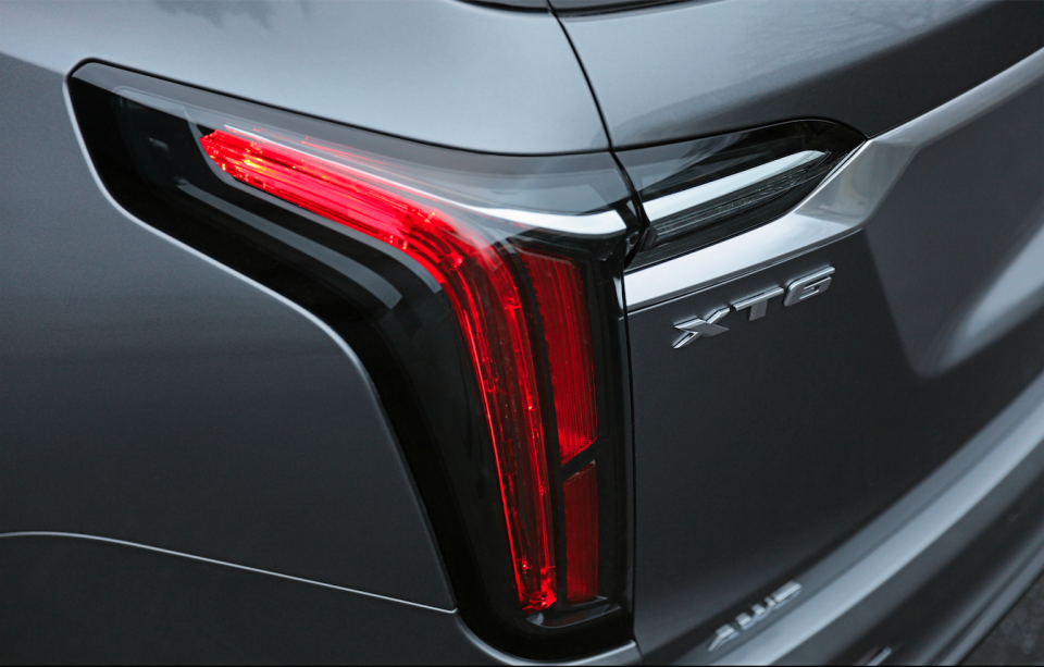 The 2020 Cadillac XT6's tail lights have a new interpretation of the brand's vertical lighting theme.