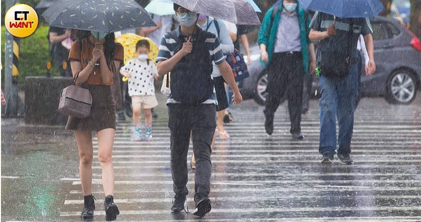 海葵颱風帶雨勢。（示意圖／黃威彬攝）