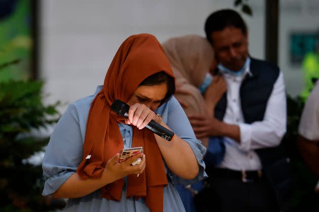 <strong>Jebina Yasmin Islam reacts as she pays tribute to her sister during the vigil.</strong> (Photo: TOLGA AKMEN via Getty Images)