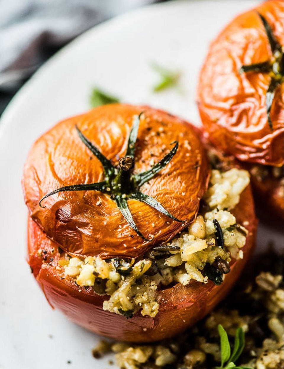 Tomates farcies au riz, lentilles et quinoa