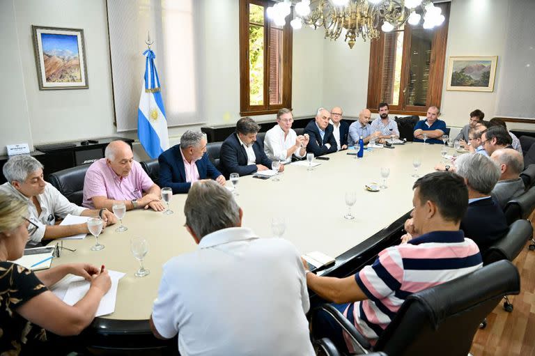 La reunión del secretario de Agricultura, Juan José Bahillo, con referentes de cámaras de productores porcinos, avícolas y bovinos y con extrusores