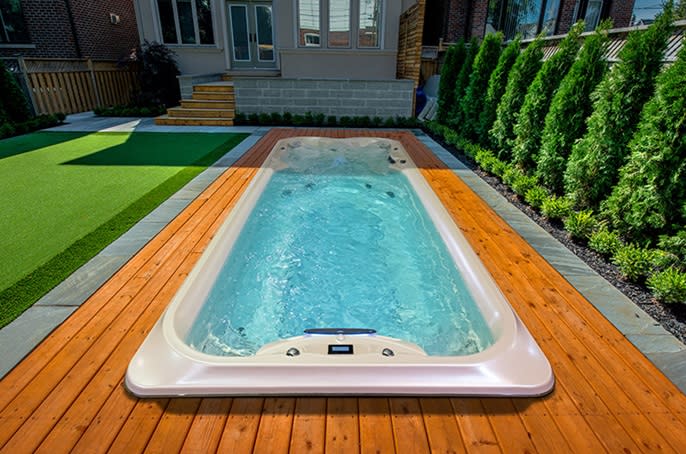 La piscina J-400 19’ Performance, della linea Swim Spa (foto: Jacuzzi)