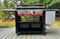 <p>The Weber Slate with propane tank installed is ready for use.</p> 