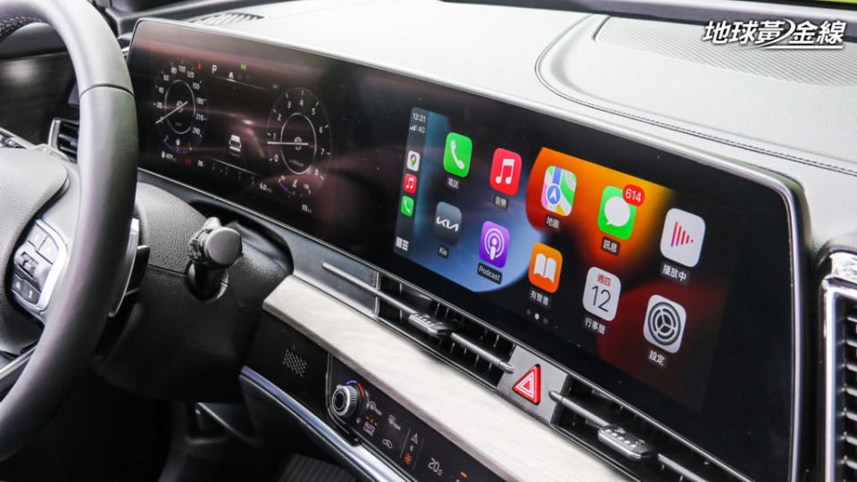 雙12.3吋螢幕組成的曲面螢幕介面為Sportage全車系標配。(攝影/ 陳奕宏)