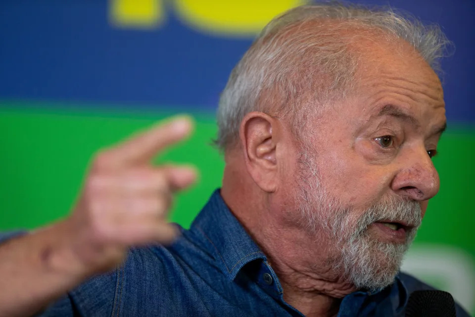 *ARQUIVO* SÃO PAULO, SP, 24.10.2022 - O ex-presidente Luiz Inácio Lula da Silva, da Coligação Brasil da Esperança, durante atendimento à imprensa nesta segunda-feira (24/10), em São Paulo. (Foto: Danilo Verpa/Folhapress)