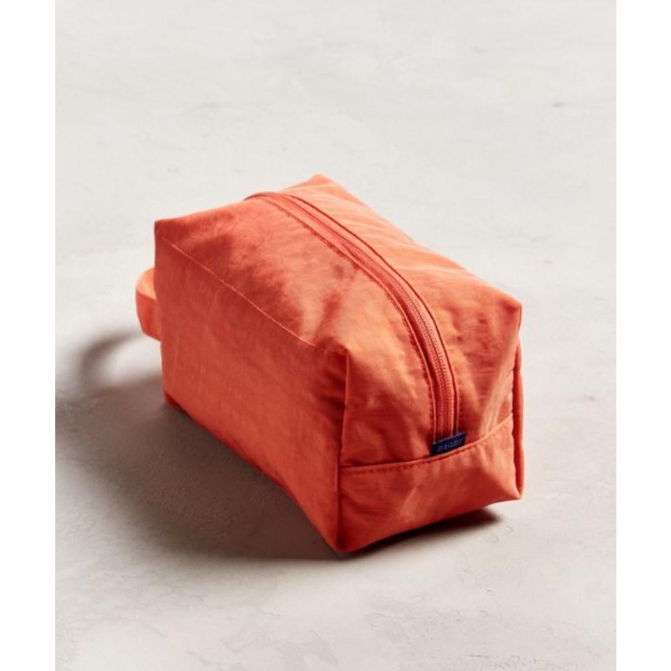 <strong><a href="https://www.urbanoutfitters.com/shop/baggu-travel-dopp-kit?category=SEARCHRESULTS&amp;color=085" target="_blank" rel="noopener noreferrer">Get the Baggu travel bag for $28.</a></strong>