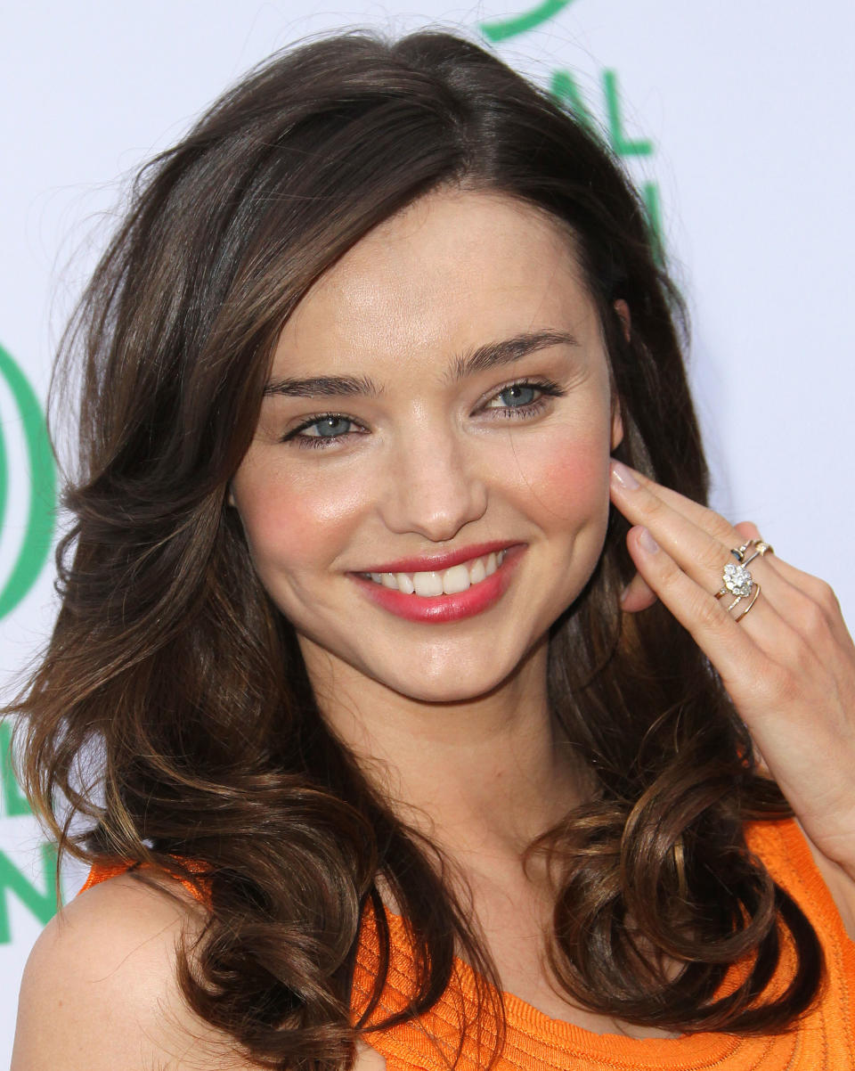 Back in 2010, the British actor present the Australian supermodel with a flower-shaped diamond ring. Photo: Getty Images