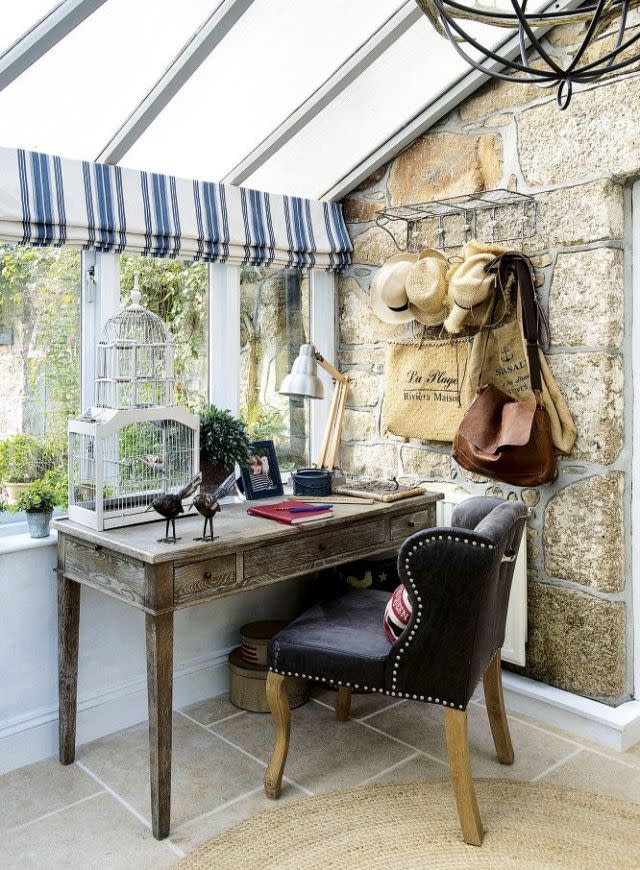 <p>A desk placed in a corner of a conservatory makes a stylish stud<span>Y.</span></p>