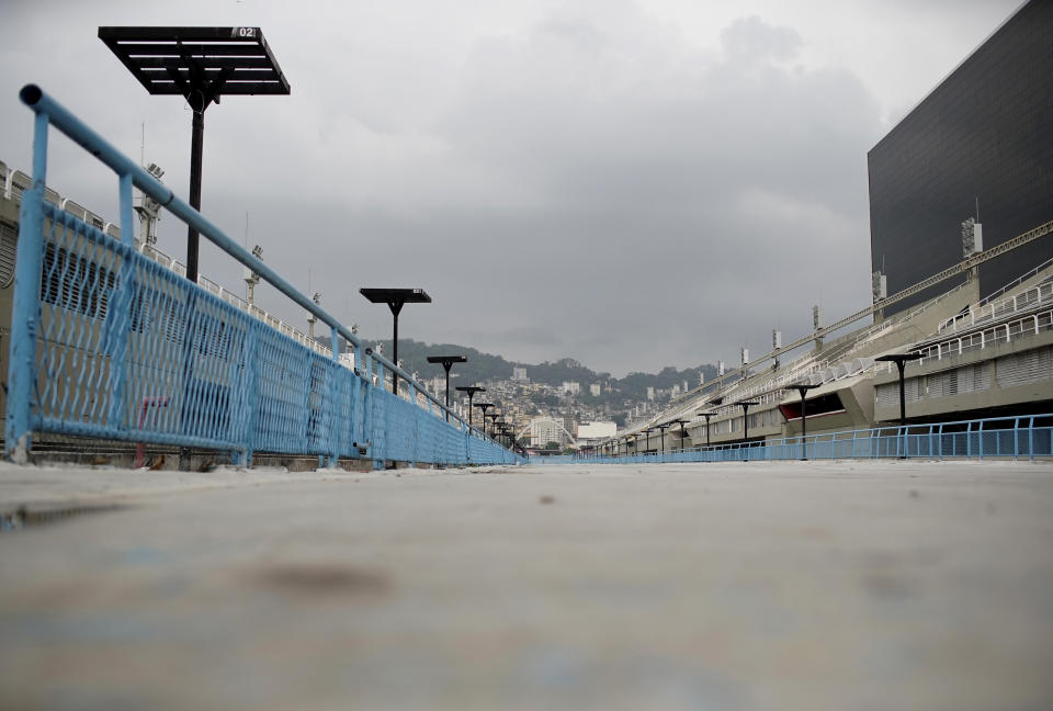 Esta fotografía muestra las gradas vacías del Sambódromo, en Río de Janeiro, el lunes 21 de septiembre de 2020. (AP Foto/Silvia Izquierdo)