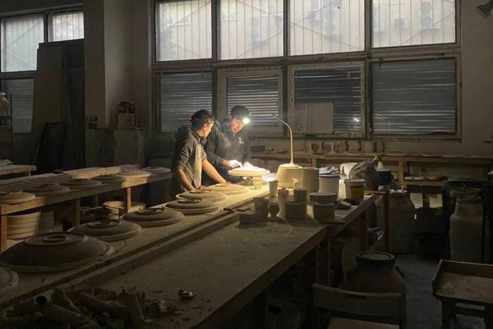 Members of the Gunia Project team making ceramics during a blackout (Gunia Project)