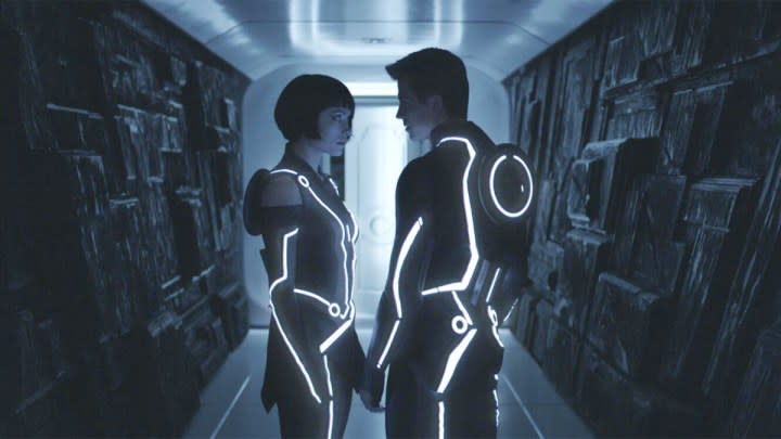 Olivia Wilde and Garrett Hedlund in Tron: Legacy. 