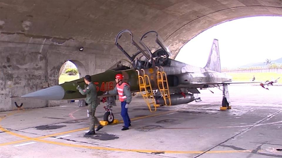 F-5E戰機失事之後，再度有聲音質疑是否該盡快汰換這款戰機。（圖／東森新聞）