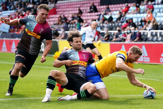 Ruaridh McConnochie scores for Bath