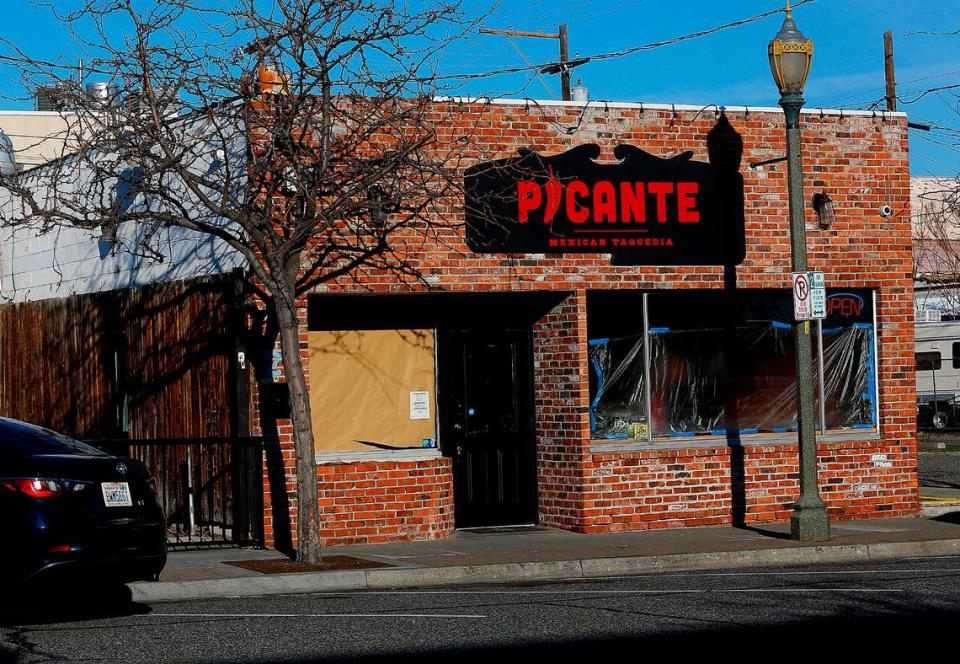 Picante Mexican Taqueria will be at 20 S. Auburn St., in the old home of 4th Base Pizza and for many years before that O’Henry’s Go-Go restaurant. Bob Brawdy/bbrawdy@tricityherald.com