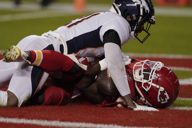 Kansas City Chiefs wide receiver Tyreek Hill (10) makes a catch during the  first half of the AF …