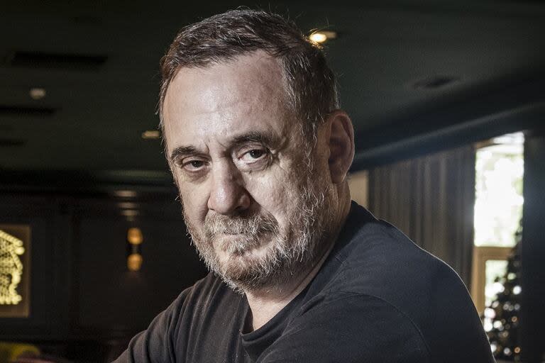 Alejandro Awada se prepara para el estreno de Una muerte silenciosa, un atrapante thriller que protagoniza junto a Joaquín Furriel y Soledad Villamil, y que llegará a los cines el próximo 9 de enero