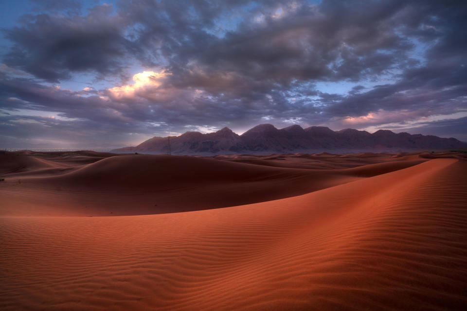 <p>“I always travel to the middle of the desert alone and I love it." (Photo: Anushka Eranga/Caters News) </p>