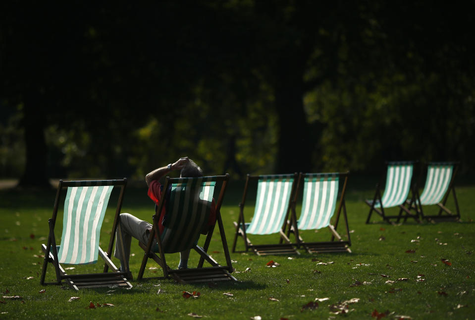 A visitor enjoys the autumn sunshine on a deck chair in St James Park, central London September 30, 2014. September is on course to be the driest since records began in 1910, according to Britain's Met Office.    REUTERS/Andrew Winning (BRITAIN - Tags: ENVIRONMENT)