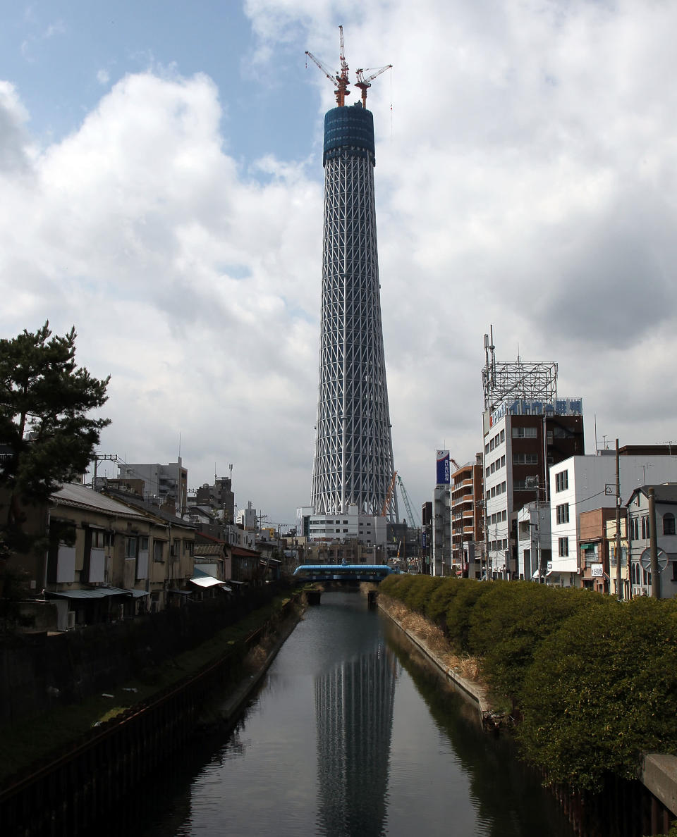 The base of the tower has a structure similar to a tripod (Photo by Koichi Kamoshida/Getty Images)