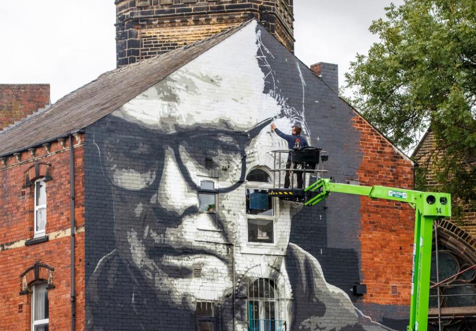 The artist Irek Jasutowicz works on a mural of Marcelo Bielsa near Hyde Park in Leeds this week.