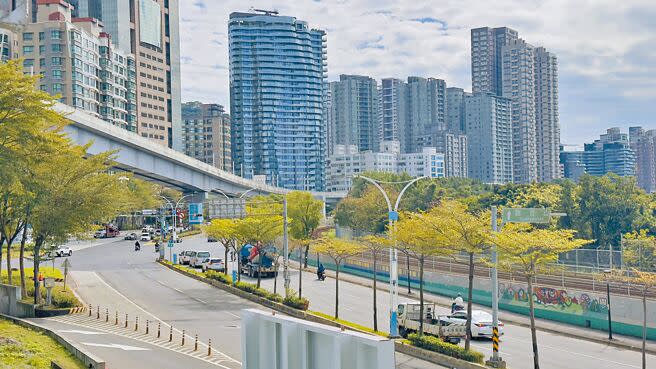 淡北道路未來在新北淡水的中正東路端點將採地下路段，延伸後與淡金路端點的高架段銜接合併。（呂健豪攝）