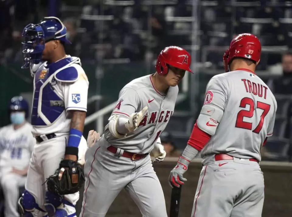 洛杉磯天使球星楚奧特（Mike Trout，右）相當推崇大谷。法新社