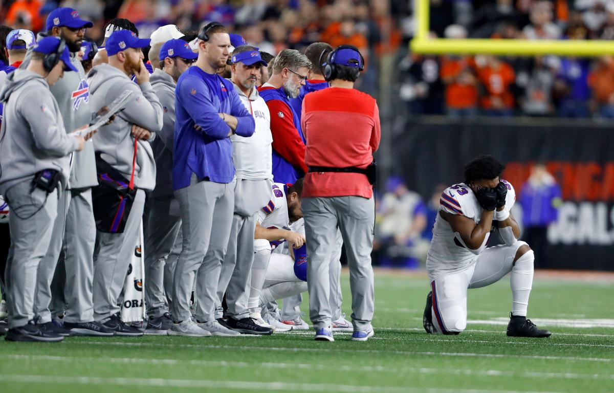 NFL Cancels Bills-Bengals Game That Was Suspended After Damar Hamlin's  Collapse - WSJ