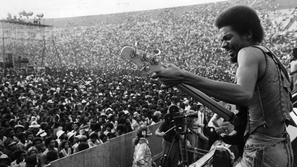 Photo of Louis JOHNSON and BROTHERS JOHNSON, Louis Johnson.