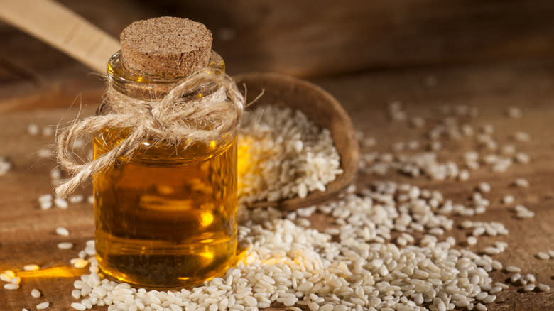 sesame seed oil in glass