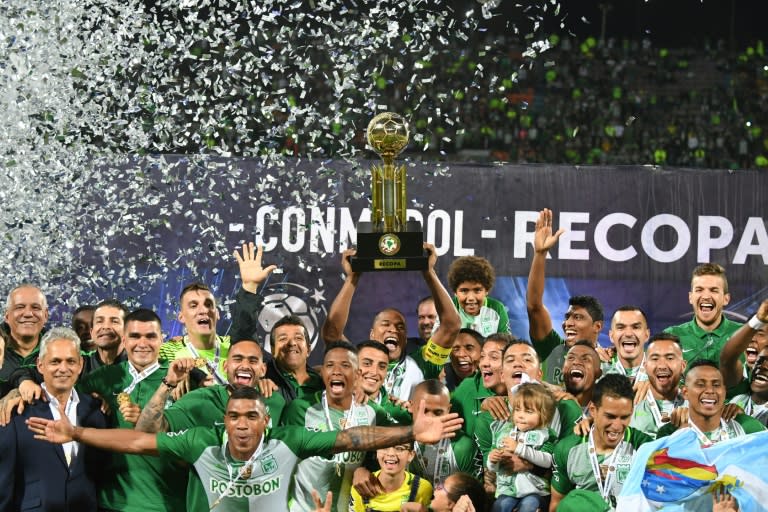 Jugadores de Atlético Nacional celebran la victoria en la Recopa Suramericana contra Chapecoense en Medellín. Foto AFP.