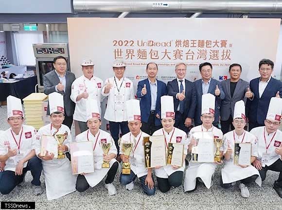 圖：2022 UniBread烘焙王麵包大賽暨世界麵包大賽台灣選拔登場，王柏峰勇奪烘焙王，將代表台灣問鼎法國世界麵包大賽。（記者李嘉祥攝）