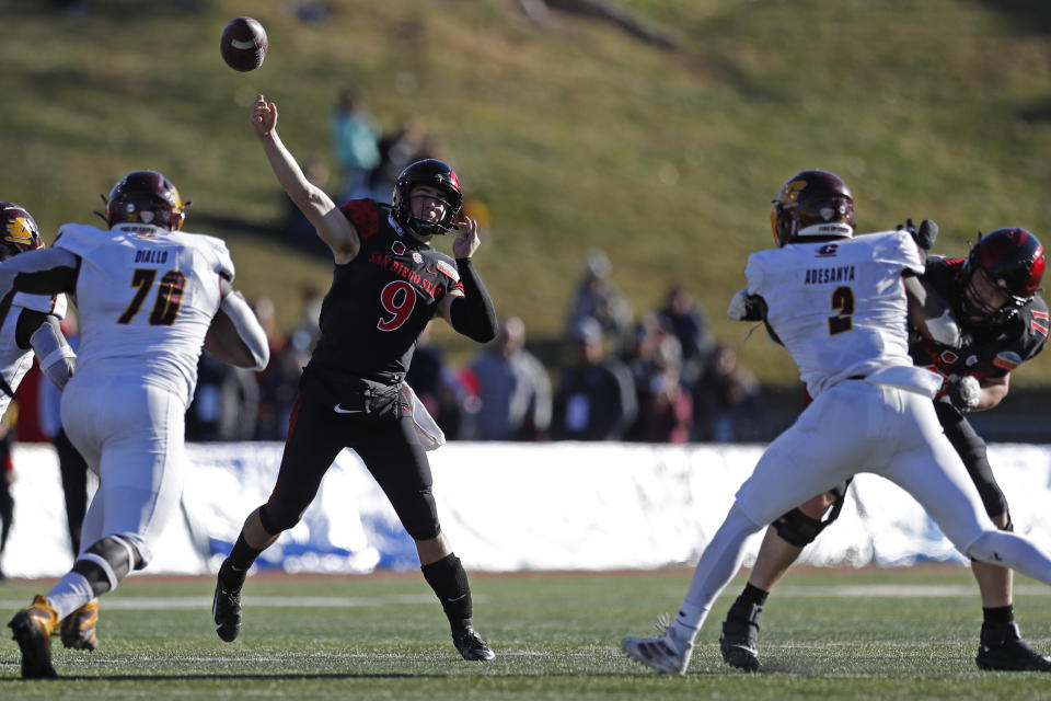 San Diego State quarterback Ryan Agnew (9) throws against Central Michigan during the second half of the New Mexico Bowl NCAA college football game on Saturday, Dec. 21, 2019 in Albuquerque, N.M. (AP Photo/Andres Leighton)