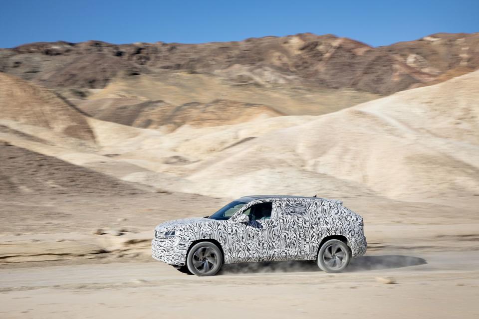 <p>2020 Volkswagen Atlas Cross Sport prototype</p>