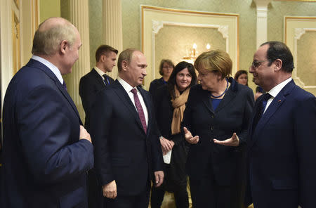 Russia's President Vladimir Putin (2nd L), Germany's Chancellor Angela Merkel (2nd R) and France's President Francois Hollande (R) attend a meeting on resolving the Ukrainian crisis, with Belarus' President Alexander Lukashenko (L) seen nearby, in Minsk, February 11, 2015. REUTERS/Mykola Lazarenko/Ukrainian Presidential Press Service/Handout via Reuters