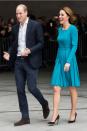 <p>El miércoles los duques atendieron dos eventos, uno en el centro tecnológicos de <a rel="nofollow" href="https://es.vida-estilo.yahoo.com/kate-middleton-fiel-estilo-repite-slideshow-wp-171040227.html" data-ylk="slk:los autos McLaren;elm:context_link;itc:0;sec:content-canvas;outcm:mb_qualified_link;_E:mb_qualified_link;ct:story;" class="link  yahoo-link">los autos McLaren</a> y luego en una cocina de beneficencia.<br><br><br>People </p>