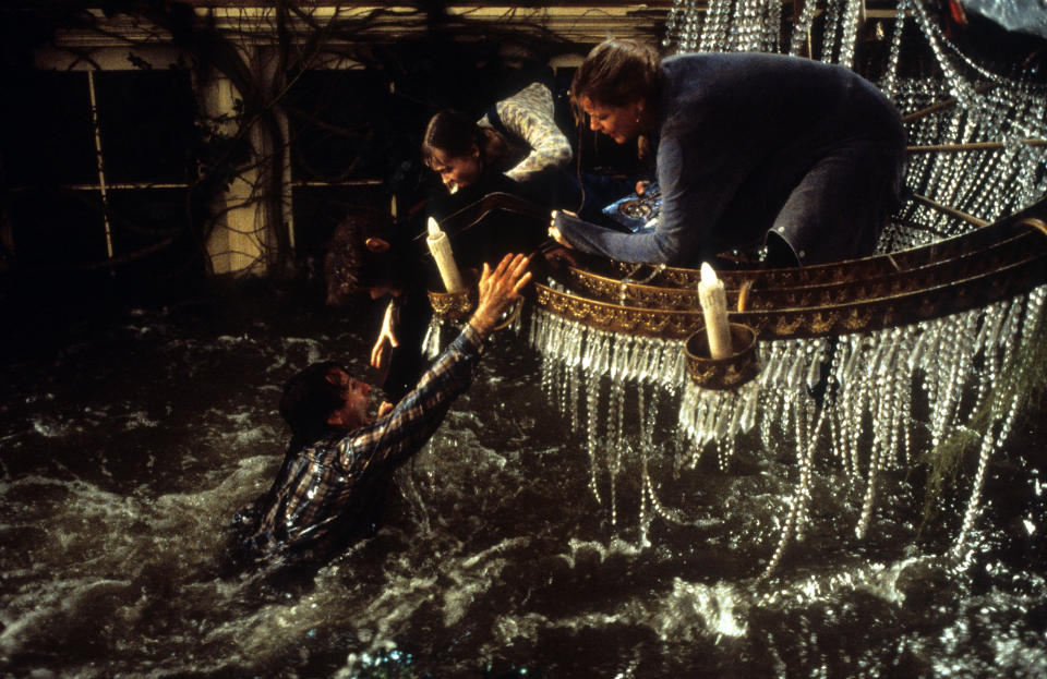 Robin Williams hangs onto Bradley Pierce, Kirsten Dunst and Bonnie Hunt in a scene from the film 'Jumanji', 1995. (Photo by TriStar/Getty Images)