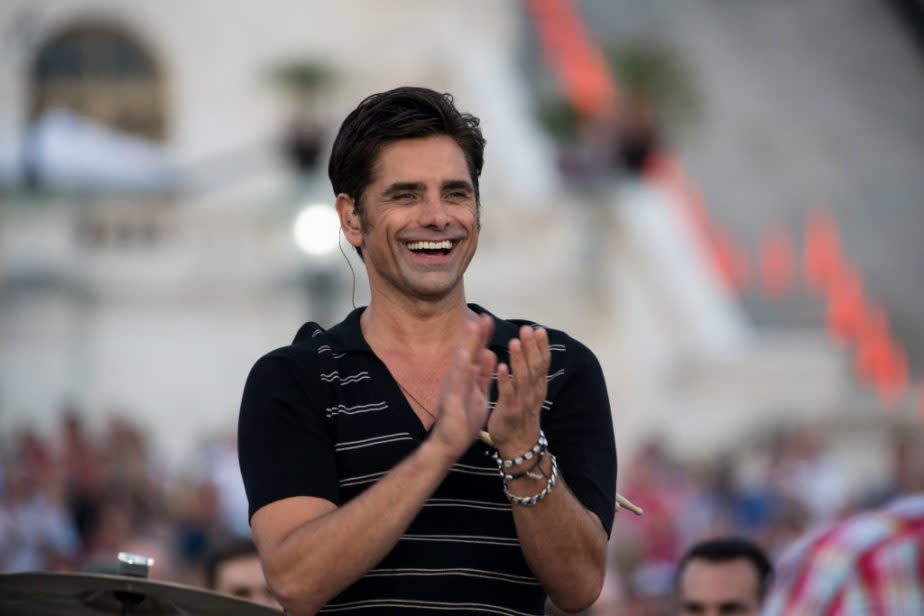 John Stamos just ran into Ashton Kutcher in the pasta aisle at the grocery store, and we cannoli hope it’s part of their daily rotini