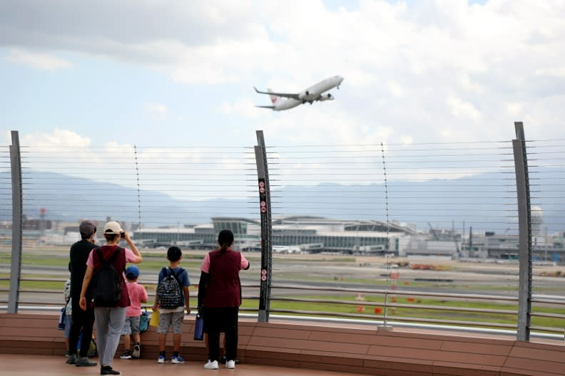 福岡機場的展望台，是觀賞飛機起飛的極佳場地。張智傑攝