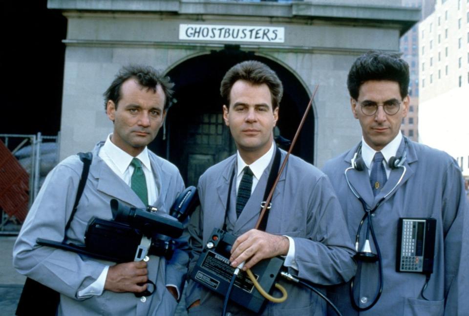 In der Fortsetzung der "Ghostbusters" von 2021 hatte Aykroyd einen Cameo-Auftritt - unvergessen bleibt aber das Original von 1984: Die Geisterjäger-Komödie verhalf Bill Murray (links) und Harold Ramis (rechts) zum ganz großen Durchbruch. (Bild: Sony Pictures)