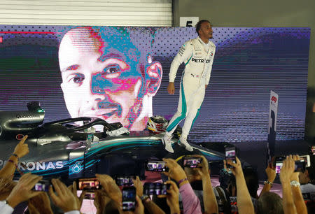 Formula One F1 - Singapore Grand Prix - Marina Bay Street Circuit, Singapore - September 16, 2018 Mercedes' Lewis Hamilton celebrates after winning the race REUTERS/Edgar Su