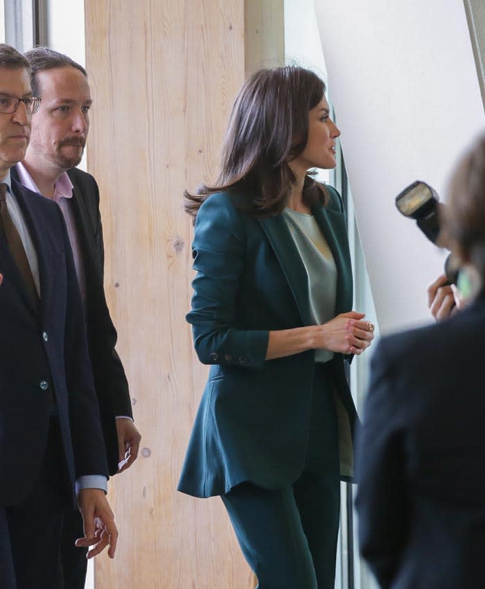 Reina Letizia traje top lencero