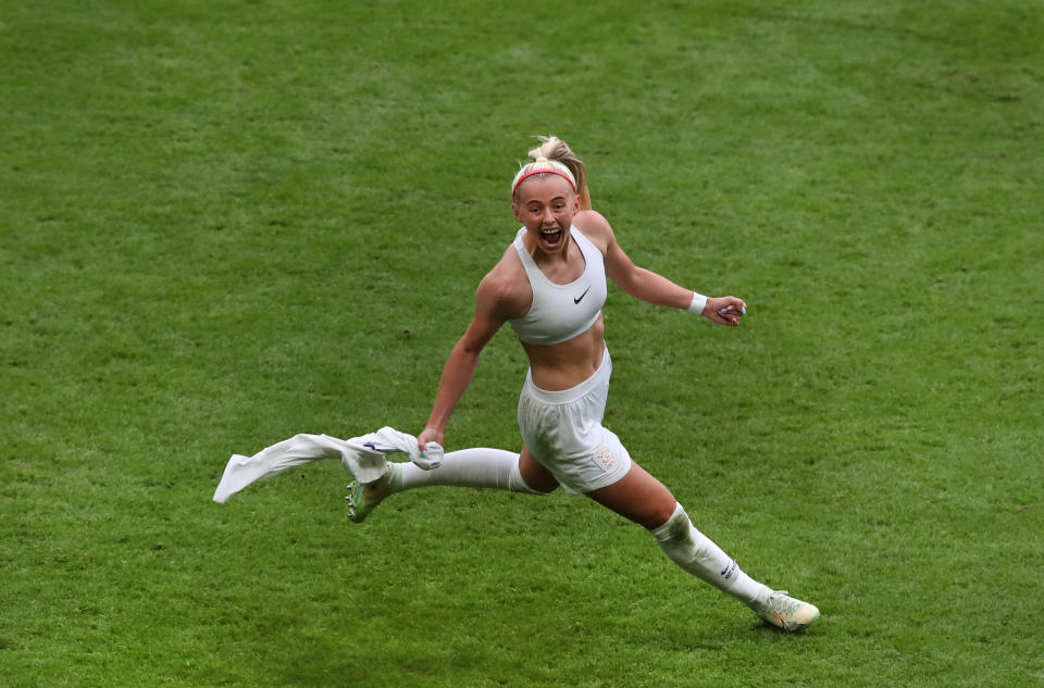 LONDON, ENGLAND - JULY 31: Chloe Kelly of England celebrates after scoring their team's second goal during the UEFA Women's Euro 2022 final match between England and Germany at Wembley Stadium on July 31, 2022 in London, England. (Photo by Alex Livesey - UEFA/UEFA via Getty Images)