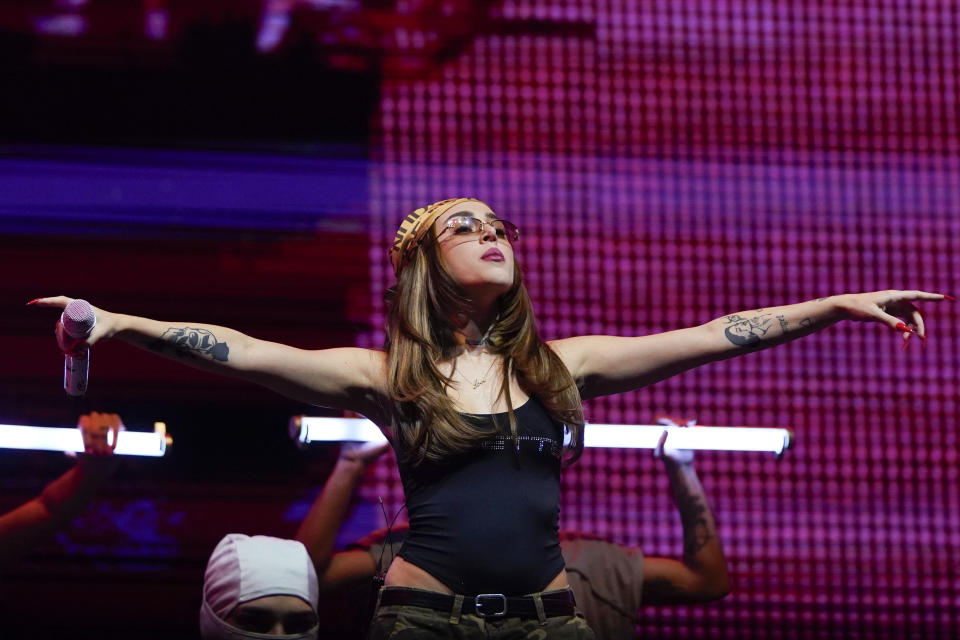 La cantante argentina Nicki Nicole durante su concierto en el Festival Tecate Emblema en la Ciudad de México el sábado 18 de mayo de 2024. (Foto AP/Aurea Del Rosario)