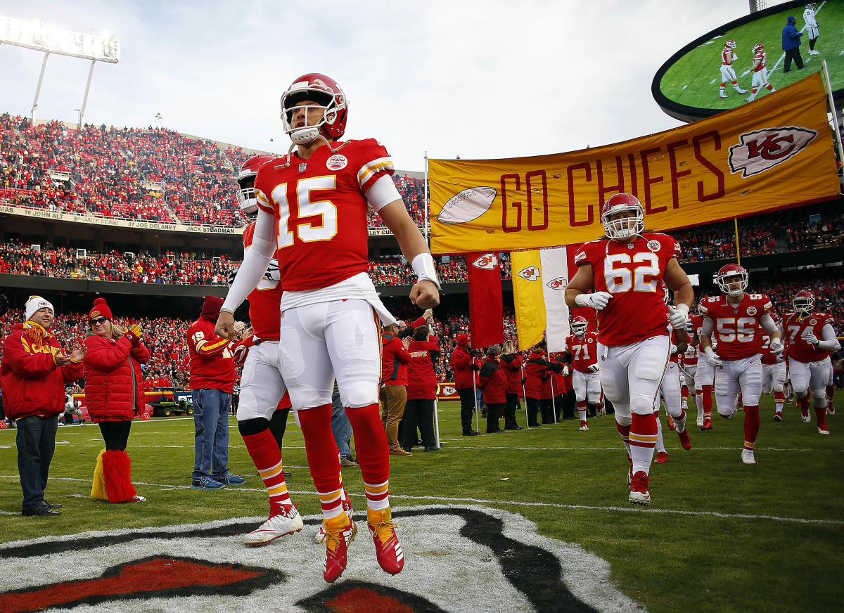 Chiefs roll past Colts to reach AFC title game