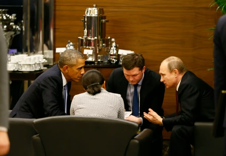 Russian President Vladimir Putin (R) meets with US President Barack Obama (L) on the sidelines of the G20 summit on November 15, 2015 in Antalya